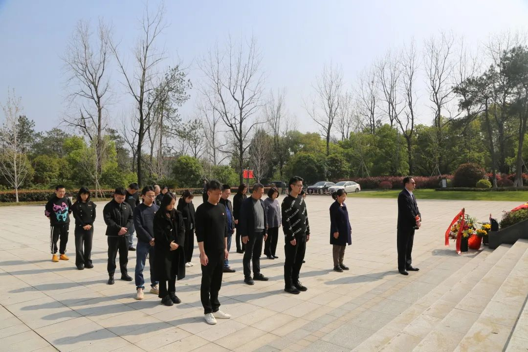 弘揚(yáng)傳統(tǒng)精神，緬懷革命先烈 | 集團(tuán)黨總支開(kāi)展清明祭掃革命先烈活動(dòng)